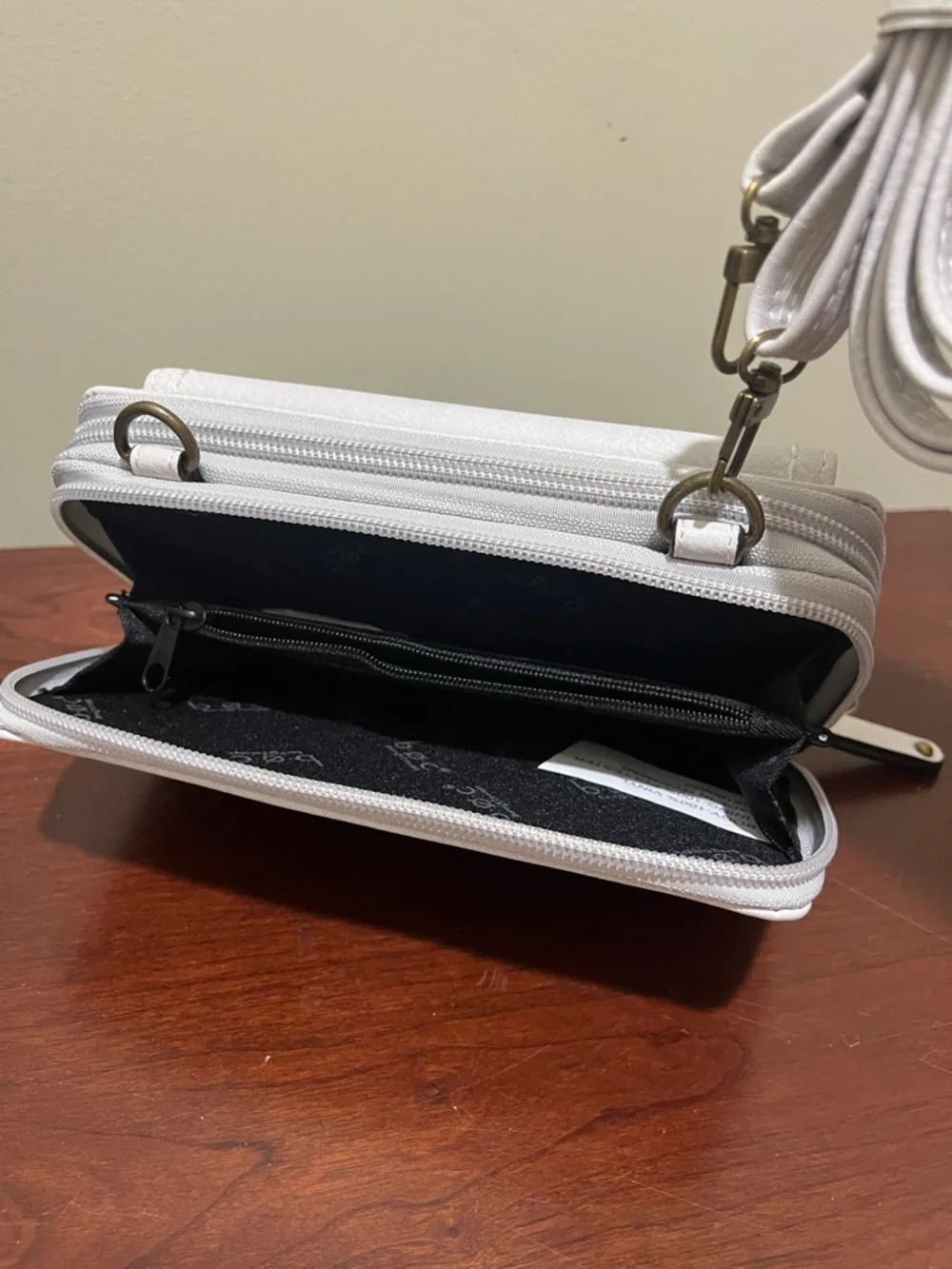 B.O.C White wristlet crossbody bag - Picture 3 of 5